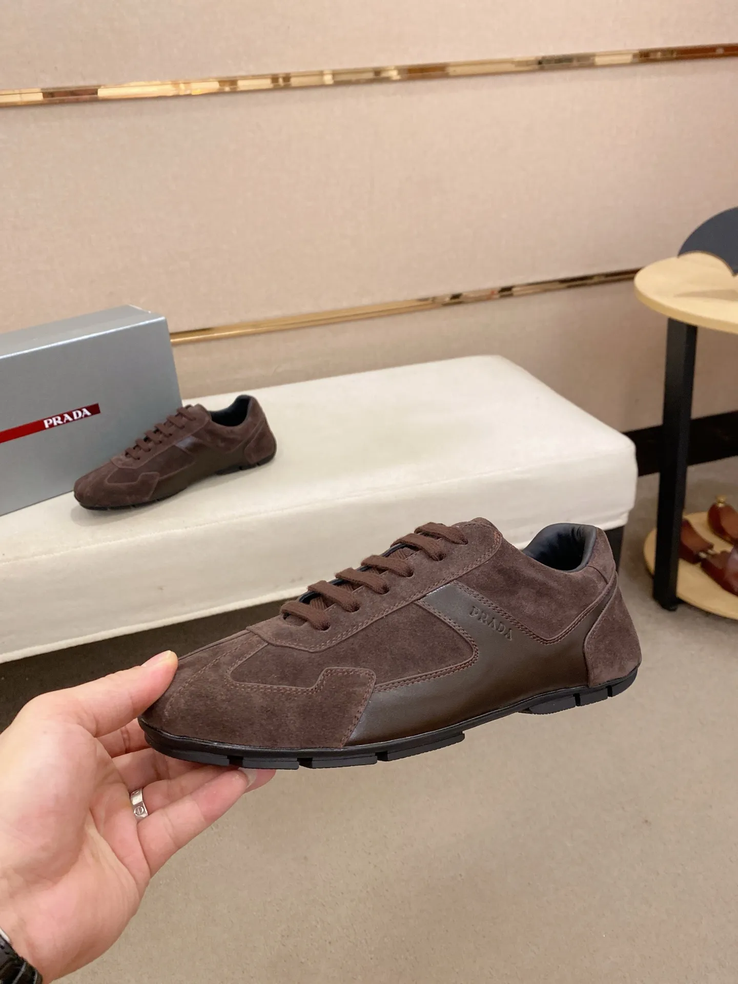 Men's shoes 💰 480💰 ✔️✔️✔️Top high version High-quality new PRADA (Prada) counters are launched at the same time. The new men's shoes and 😘fabrics are purely handmade in Niujing. Lining: Full cowhide lining. 👍🏿High-end☄️Open-molded non-slip rubber outsole, exquisite lines, simple and elegant, comfortable and high-end for leisure travel. Code number: 38-44. Can be customized45